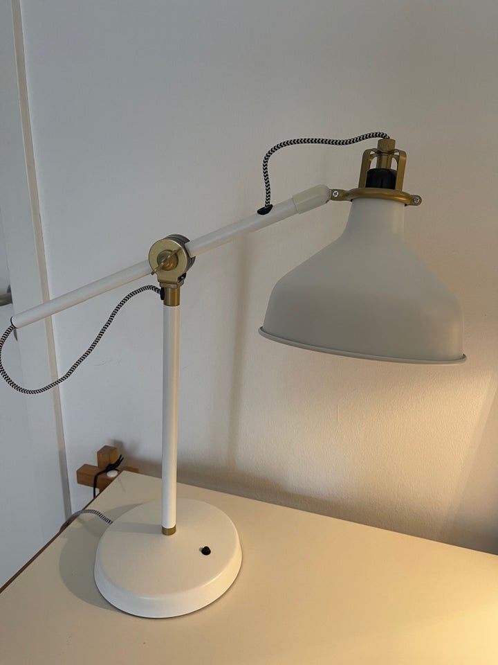 Skrivebordslampe, Ikea