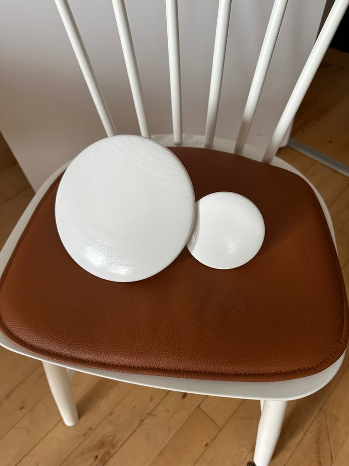 Knager, Muuto The Dots Knager