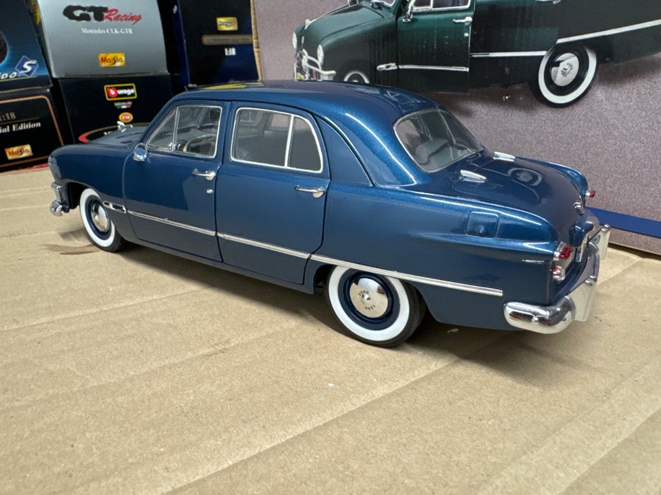 Modelbil, Ford Custom 4-door Sedan 1950 1/18, skala 1:18