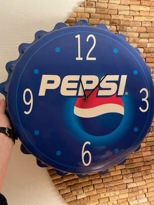 Andre samleobjekter, Pepsi vægur, 53 cm. Har en lille revne som kan ses på billedet