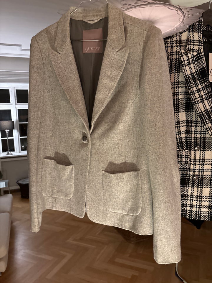 Blazer, str. 38, Gustav