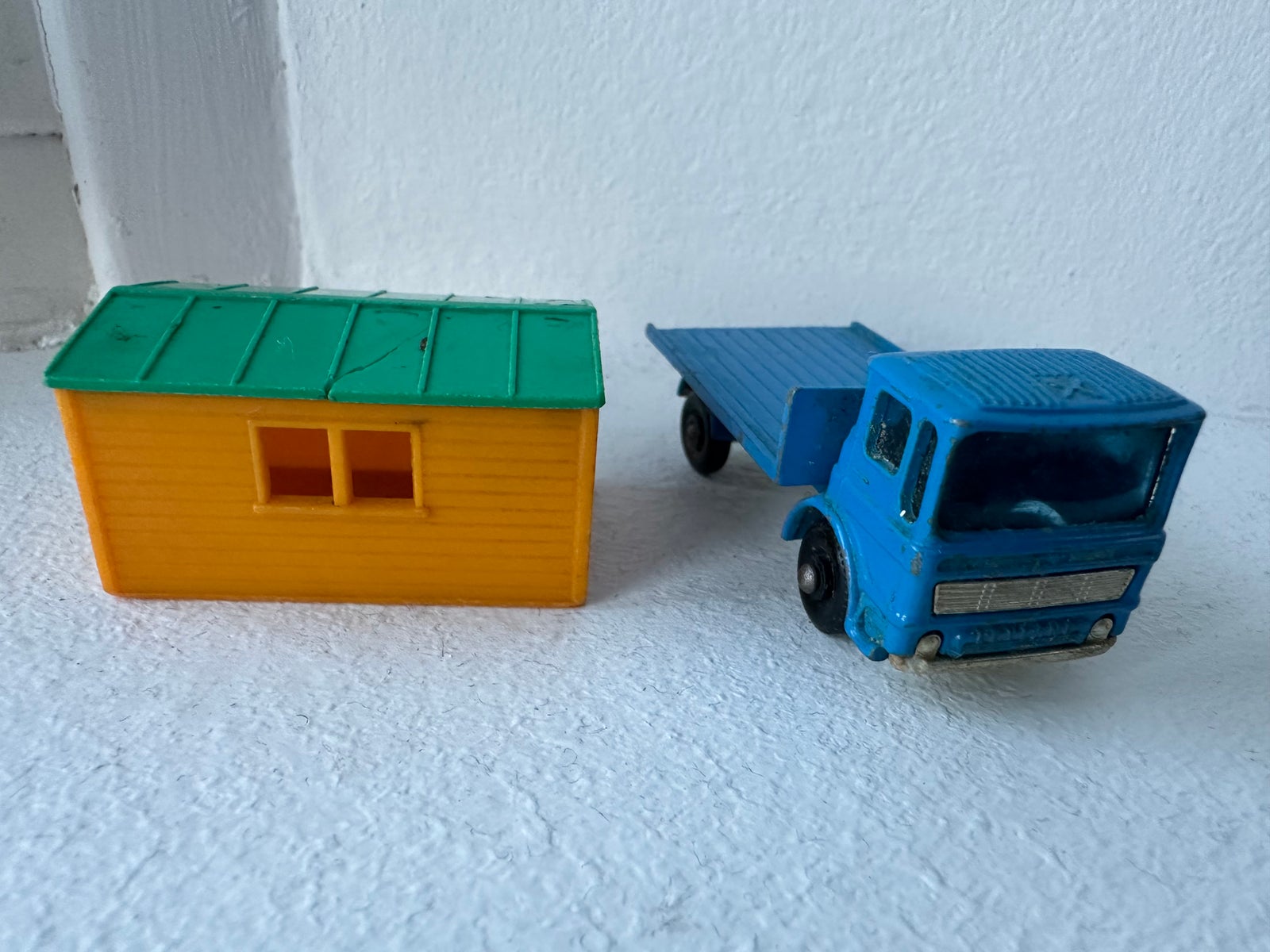 Modellastbil med hus, Matchbox