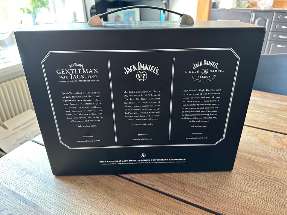 Spiritus, Jack Daniels i træ box med 3 flasker