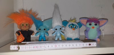 Andre samleobjekter, Trolde & Furbies, Trolde & Furby bamser

Halloween trold 45 kr
Vand trold 20 kr
