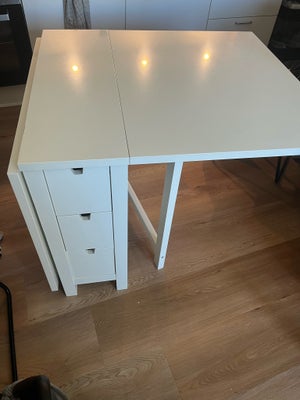 Spisebord, Ikea, Bordet er i rigtig fin stand, men med moderate brugs spor, mest på bordpladen. 
Alt
