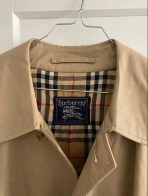 Trenchcoat, str. 52, Burberry ,  Beige,  God men brugt, Vintage Burberry frakke. 
I rigtig pæn og go