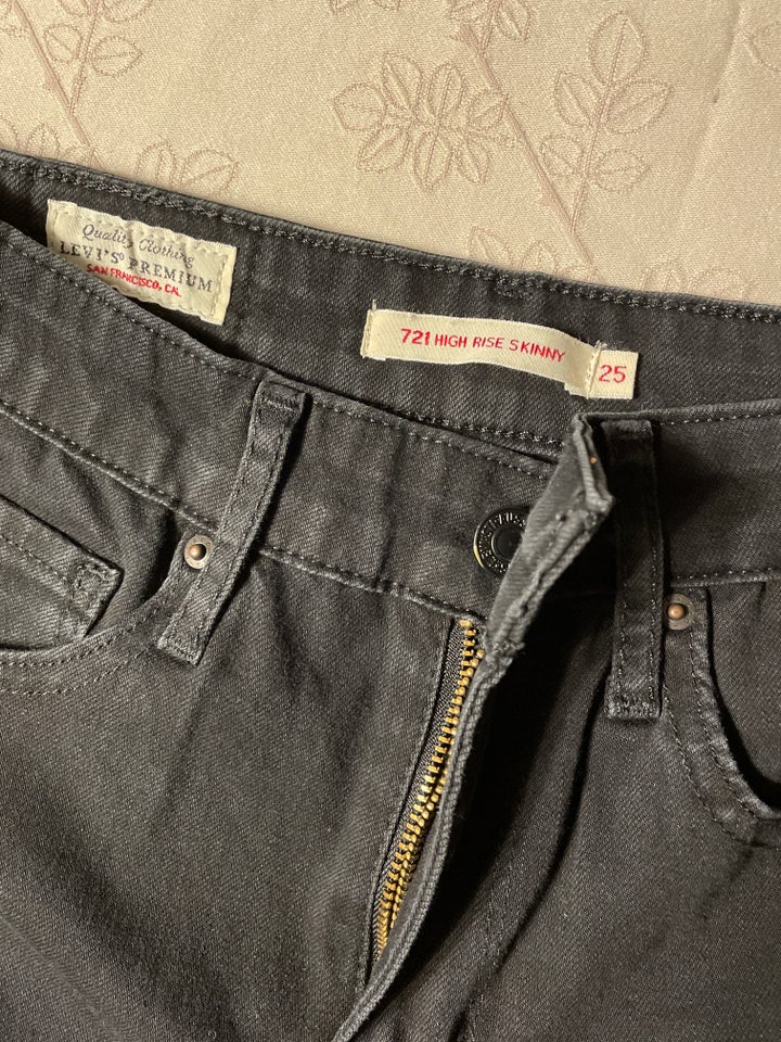 Jeans, Levis, str. 25