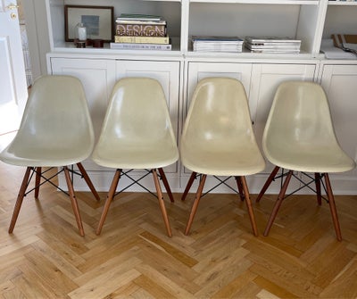 Eames, Spisebords stole, Originale Eames stole
3 stole mangler møtrik og 2 er knækket i beslag
Derfo