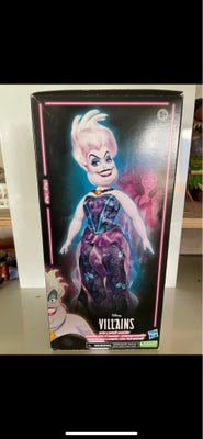 Barbie, Disney Barbie, Fed æske med 4 Disney skurke ( ursula, cruella, malavia og den onde stedmor) 