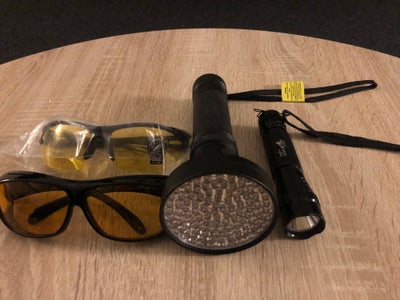 Andre samleobjekter, 2 stk ravlygte incl 2 par gule briller, UV lygter med beskyttelsesbriller sælge