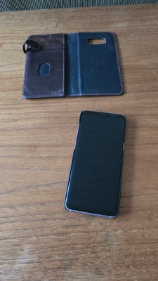 Samsung Galaxy S8, Perfekt, Samsung Galaxy S8 telefon næsten som ny.
Ingen ridser eller skrammer.

L
