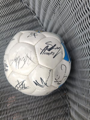 Andre samleobjekter, Brøndby Bold, Brøndby fodbold med autografer af blandt andet bjuur Dan Anton og