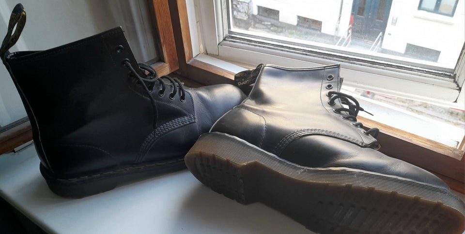 Stovler dr martens str. 43 dba Kob og Salg af Nyt og Brugt