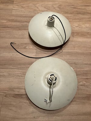 PH, PH 3/4, loftslampe, 2 PH 3/4 sælges. Den fremstår begge med en del afskalninger (se billeder). D