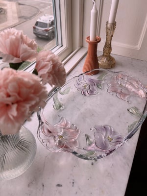 Glas, Fad, Vintage, moderne glasfad med liljer i lyserød og lilla samt grønne blade. Passer stort se