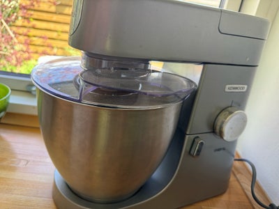 Køkkenmaskine , Kenwood Chef XL, Meget lidt brugt Kenwood røremaskine/køkkenmaskine. Udover div. ælt