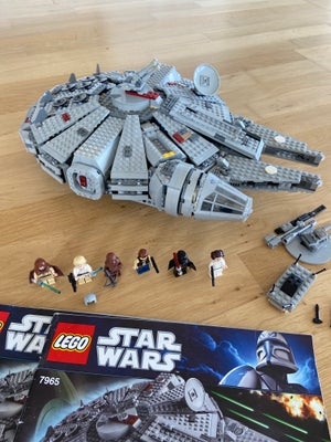 Lego Star Wars, 7965, Tusindårsfalken
Millennial Falcon

Alle figurer og samlevejledning følger med.