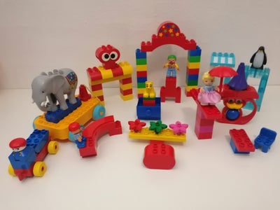 Lego Duplo, Cirkus, Dyr, Mennesker  samt forskellige klodser og figurer 
Sælges som er vist på bille