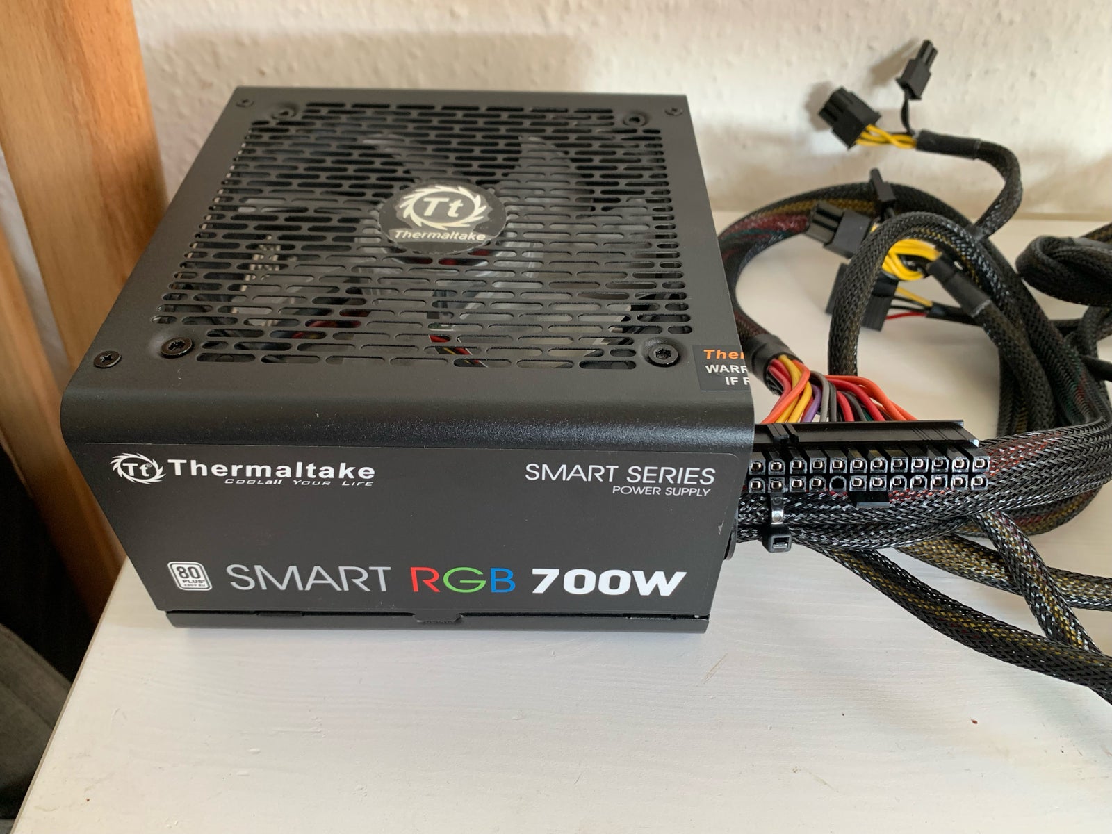 Server, Thermaltake Smart RGB 700 w, Perfekt