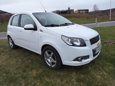 Chevrolet Aveo, 1,2 LS, Benzin, 2011, km 270000, hvid, træk, aircondition, ABS, airbag, 5-dørs, cent