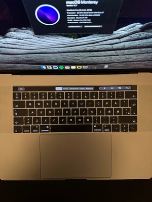 MacBook Pro, 15 tommer - touch bar, 2.6 GHz, 16 GB ram, 256 GB harddisk, God, Jeg sælger min virkeli