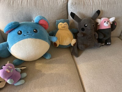 Bamser, Pokemon bamser, Pokemon bamser 
Charizard og andre.
Store sorte pikachu koster 100,- er som 
