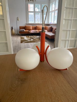 Anden loftslampe, Richard Essig opalglas lampe, Den er tysk og fra 1960'erne. Og så er den er design