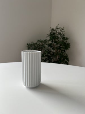 Porcelæn, Vase, Lyngby Porcelæn, Vase fra Lyngby Porcelæn.
H: 12cm x Ø6,5

sælges for kr. 125.
