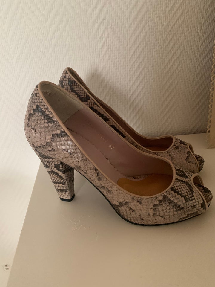 Pumps, str. 37, Billi bi