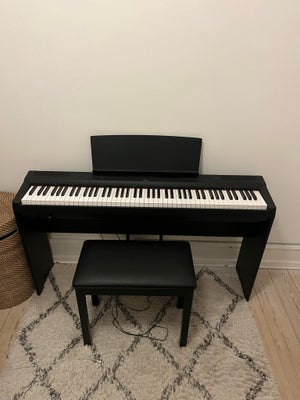 Piano, Yamaha, P-125, Sælger mit Yamaha P-125 digitalpiano i klassisk sort med et fuldt setup samt d