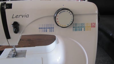 Symaskine, Levia, Jeg købte denne udmærkede og velfungerende symaskine for 450 kr. 
Jeg får ikke rig