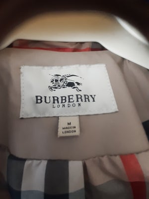 Burberry DBA - og frakker til damer