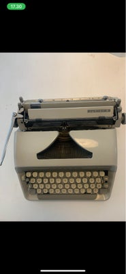 Skrivemaskine, Smuk Adler skrivemaskine, som virker som den skal. Etui/transport kasse følger med