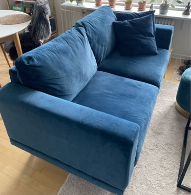 Sofa, velour, 2 pers. , Ilva, Sælger denne flotte blå velour sofa fra Ilva, da jeg har købt ny sofa.
