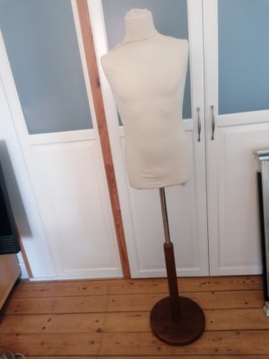 Mannequin, Torzo med stander, - Højde 148 cm
- fra røgfrit hjem
- fast pris