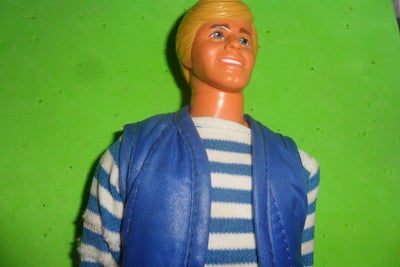 Barbie, Mattel / Ken 1983, Tøj skal vaskes
22726 2
Fragt Gl.s 43 kr