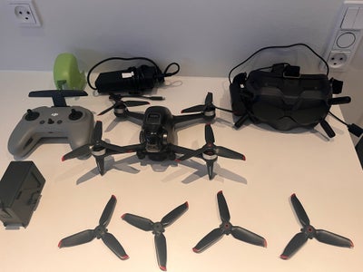 Drone, DJI FPV, Bud modtages!!!

Super fed drone fra DJI. Aldrig styrtet. Et batteri og 4 ekstra pro