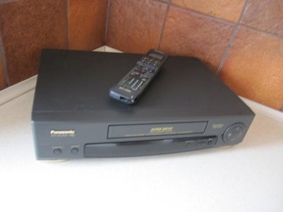 VHS videomaskine, Panasonic, NV-SD260, God, 
- Koksgrå,
- Incl. fjernbetjening (låg mangler + lille 