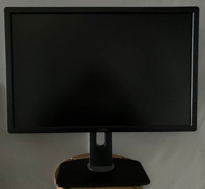 Dell UltraSharp, U2412M, 24 tommer, God, * 16:10 panel
* 1920x1200 60 Hz
* IPS; DVI-D, VGA, DisplayP