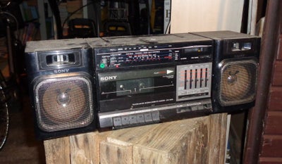 Boomblaster , Sony, CFS-1000L, God, 
Virker fint.

AM/FM Stereo Cassette Player/Recorder Boombox.

-