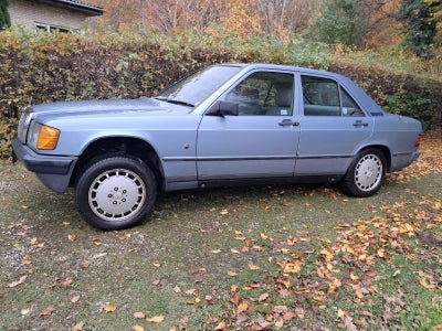 Mercedes 190 E, 2,0, Benzin, 1987, km 221086, lysblå, 4-dørs, 15" alufælge, Bilen har ingen motor, d