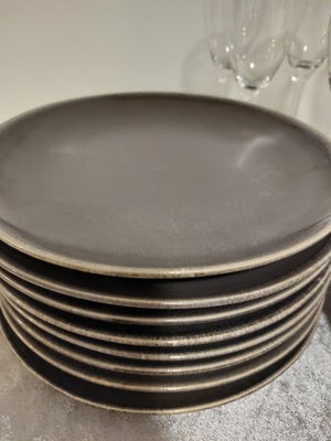 Porcelæn, Tallerkener, Tallerkener 8 stk Sælges. 
De er som nye

Fra hjem uden husdyr og uden rygnin