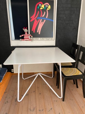 Spisebord, b: 100 l: 100, Solidt bord, hvid med stålstel. 
Super kvalitet. 
Kan bruges som spisebord