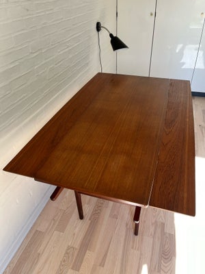 Sofabord, teaktræ, Københavnerbord, som både kan bruges som spise og sofabord. Dansk møbelproducent: