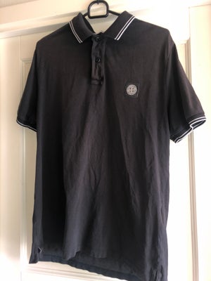 Polo t-shirt, Stone Island, str. L,  Sort,  95%bomuld 5%elestan,  Slidt, Godt brugt polo m/lille hul