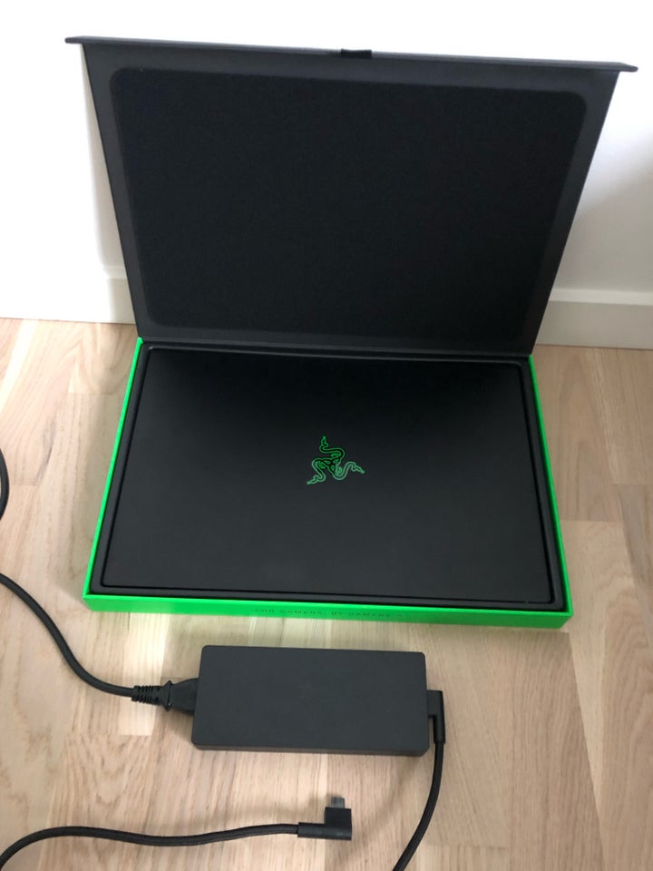 Andet mærke Razer Blade 15, 2.2 / 4.1 GHz, 16 GB ram