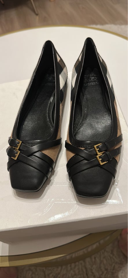 Ballerinasko, str. 39, Burberry