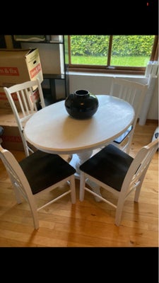 Spisebord, Træ, b: 75 l: 110, Fint lille ovalt spisebord til salg. Perfekt til studieboligen, det li