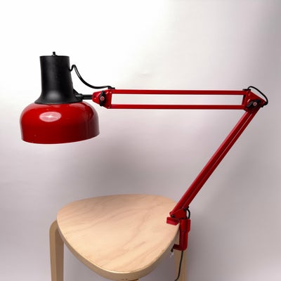 Arkitektlampe, Flot rød arkitektlampe Lival P12 fra Finland, Flot og sjælden arkitektlampe, som er d