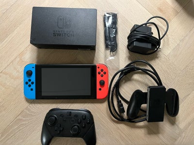 Nintendo Switch, God, Nintendo Switch med alt tilbehør. 

Lidt over 2 år gammel, fungerer som den sk